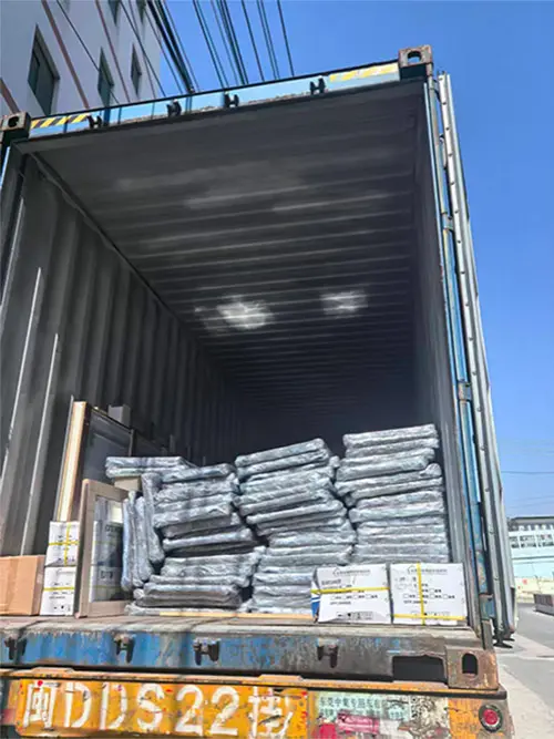 Aojie의 새로운 목재 가구 캐비닛이 창고에서 성공적으로 발송되었습니다.